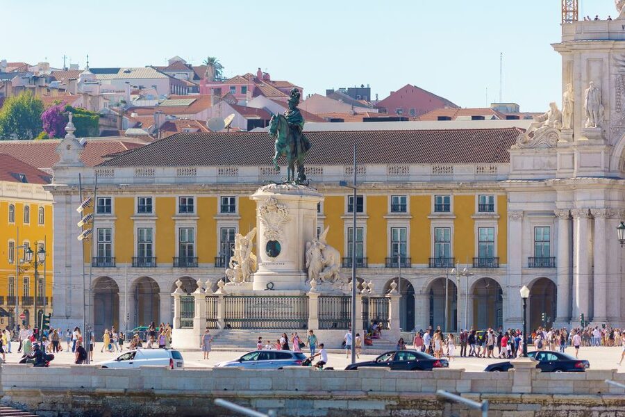 Lisbon: Tagus River Cruise With Brunch - Brunch onboard, included in theory, check it in practice