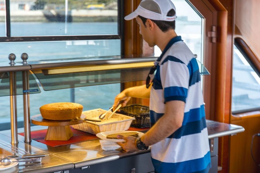 Lisbon: Tagus River Cruise With Brunch - Getting started at Estação Fluvial Sul e Sueste, counter 3