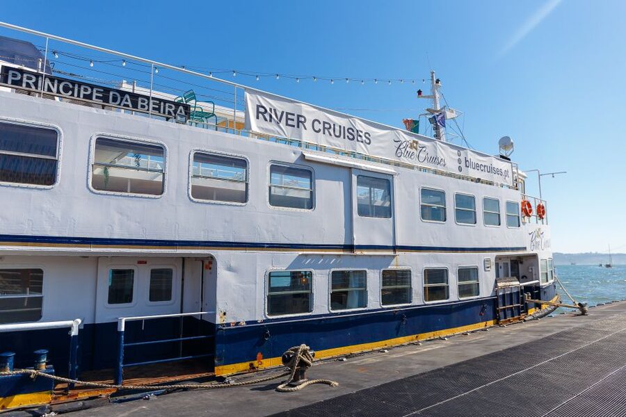 Lisbon: Tagus River Cruise with Welcome Drink - Who this cruise suits best, and who might skip it
