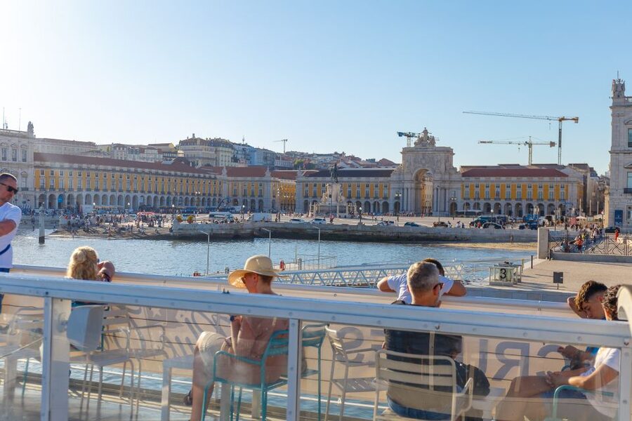 Lisbon: Tagus River Cruise with Welcome Drink - Drinks, onboard bar, and what $16 buys you