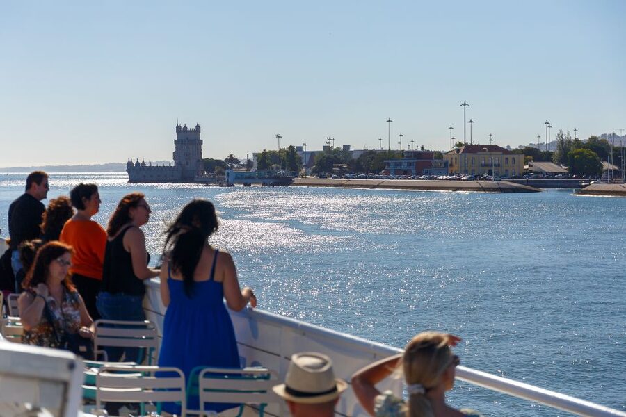 Lisbon: Tagus River Cruise with Welcome Drink - Practical tips that make the ride smoother