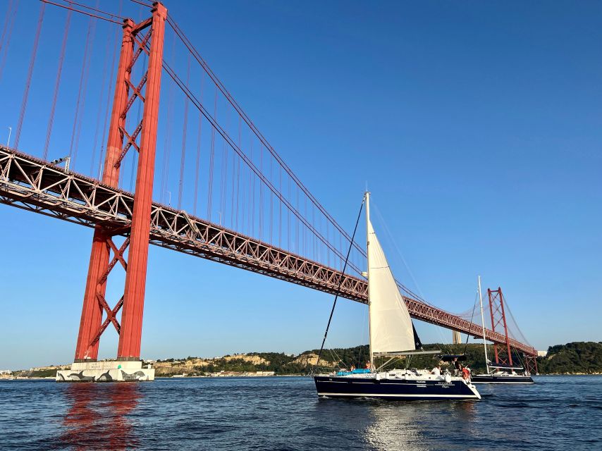 Lisbon: Tagus River Sunset Cruise with Drinks - Belém Tower and the Monument to the Discoveries, seen the smart way