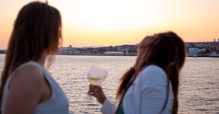 Lisbon: Tagus River Sunset Tour with Snacks and Drink - Key Things You’ll Notice on This Tagus Sunset Cruise