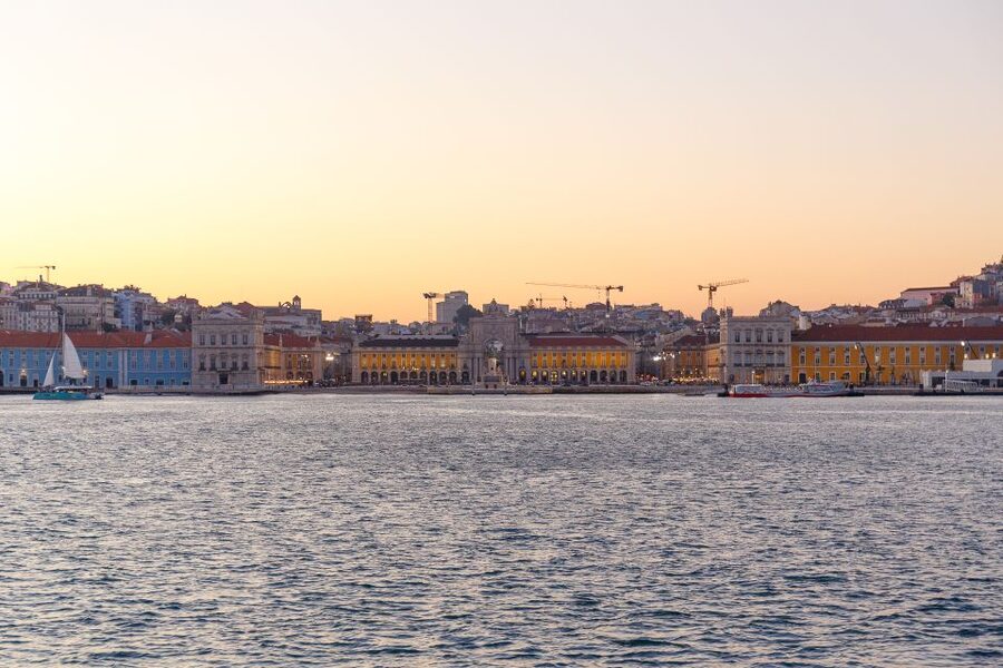 Lisbon: Tagus River Sunset Tour with Snacks and Drink - Why This Lisbon Sunset Cruise Feels Like the Right First Night