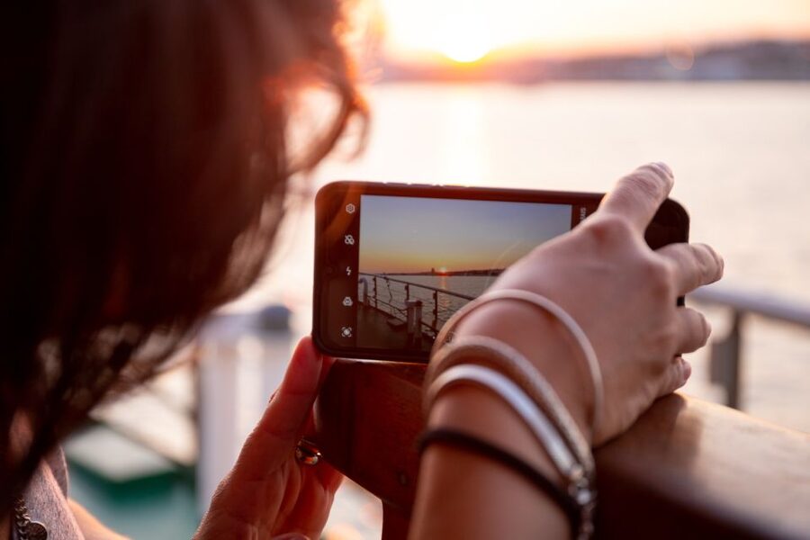 Lisbon: Tagus River Sunset Tour with Snacks and Drink - Timing for Photos: When Lisbon Looks Its Best