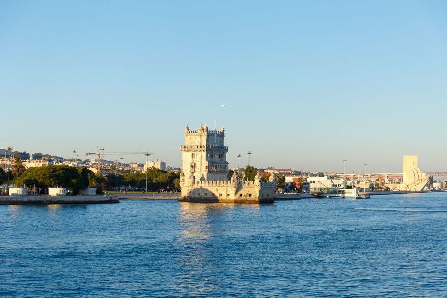 Lisbon: Tagus River Sunset Tour with Snacks and Drink - Who This Cruise Is Perfect For