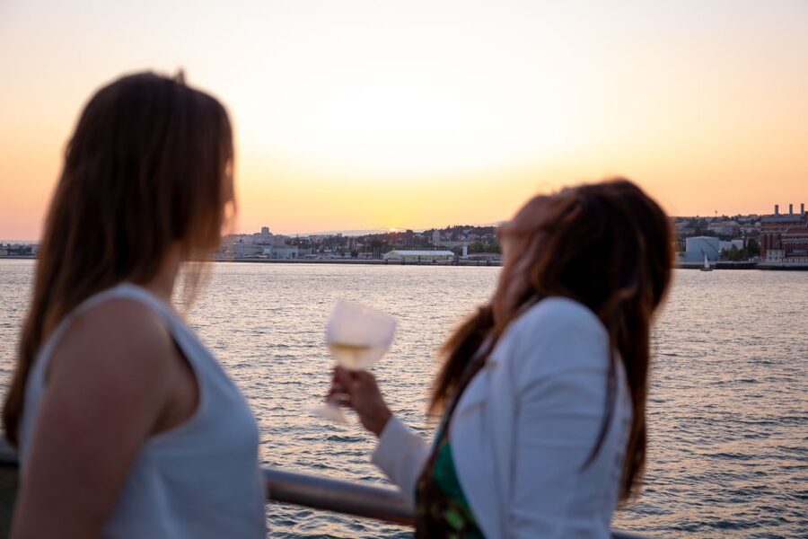 Lisbon: Tagus River Sunset Tour with Snacks and Drink - Getting On Board at Estação Fluvial Sul e Sueste (Do This First)