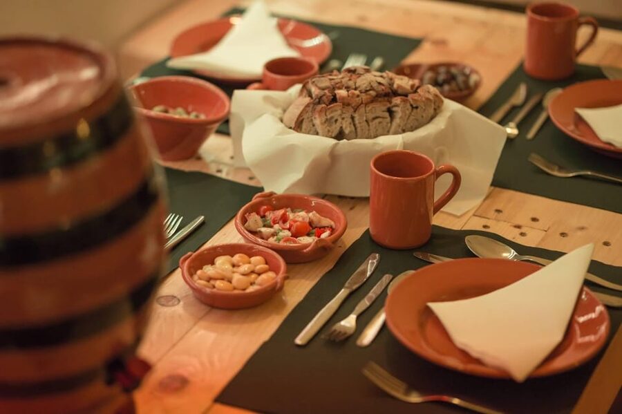 Lisbon: Tapas & Drinks with Fado Live Performance - Wine and Soft Drinks: What Is Included, What Costs Extra