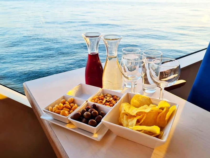 Lisbon: Tejo River Sightseeing Cruise - Choosing Your Seat: Under Cover or Open Sky