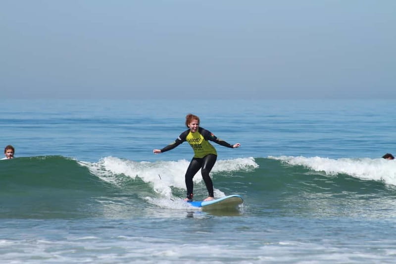 Lisbon: The Surf Instructor - surf lessons with transfer - Praia do Castelo: why this beach works for learning