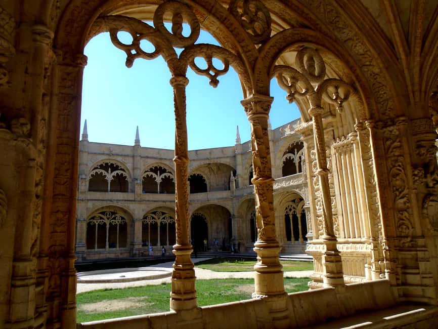 Lisbon Tour: Cristo Rei, Belem, São Jorge Castle, 360°View. - São Jorge Castle: Where Lisbon Feels Like a Fortress City