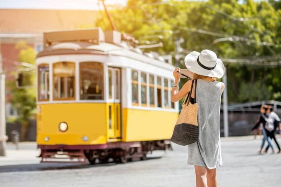 Lisbon: Tram 28 Entry Ticket & Audio Guide with 24-Hour Pass - Audio guide on a phone: how to make it work while you move