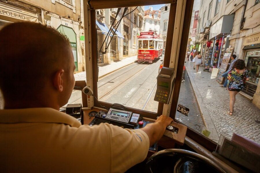Lisbon Tram No. 28 Ride & Walking Tour - Where to meet and how to spot your guide
