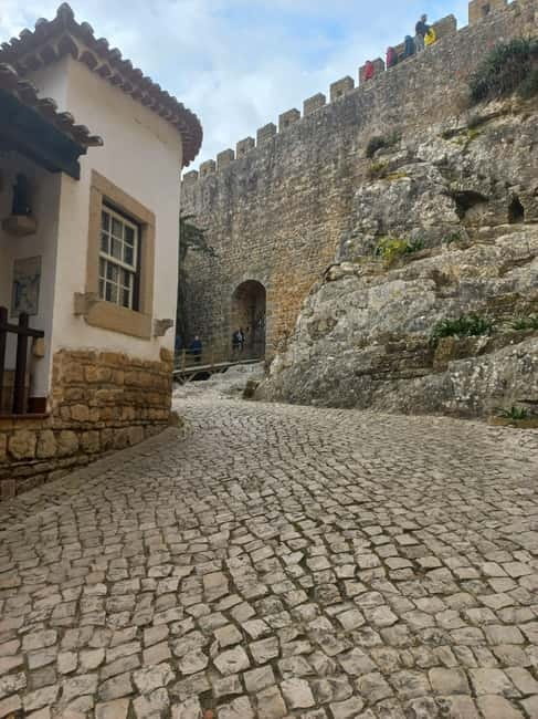 Lisbon: Transfer to Porto with Obidos and Nazare - One-day Lisbon to Porto transfer, but with real stops