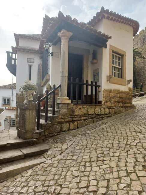 Lisbon: Transfer to Porto with Obidos and Nazare - Óbidos: medieval walls, castle views, and a town you can actually explore