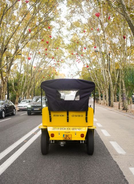 Lisbon: Tuk Tuk City tour with vintage car - Alfama on the 1-hour route: getting your bearings fast