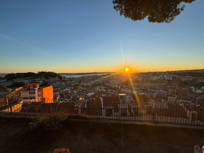 Lisbon: Tuk Tuk with hotel pick up and the best of old city - Senhora do Monte viewpoint and free-time breathing room