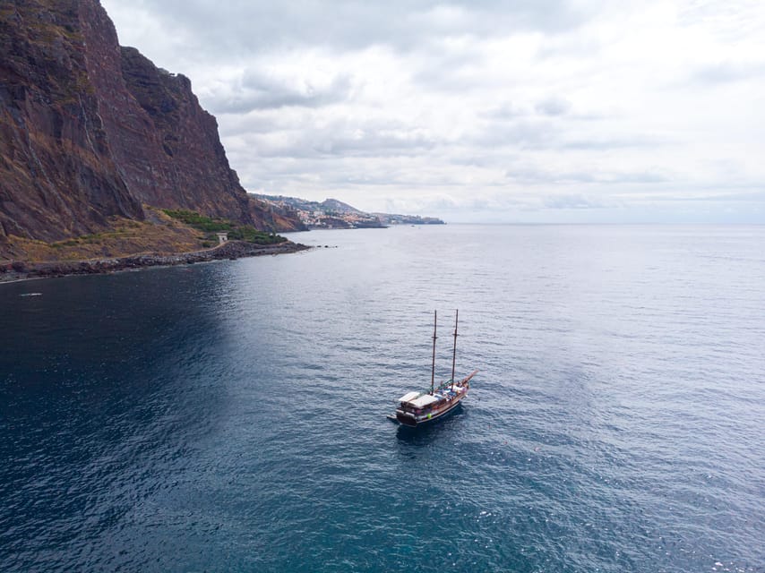 Madeira : 5 hour East Coast boat excursion - Baía dAbra Natural Reserve, the quiet ending to a scenic circuit