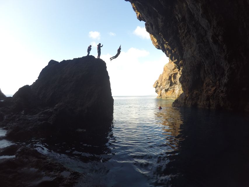 Madeira: Coasteering Tour - What actually happens during the 4 hours at sea