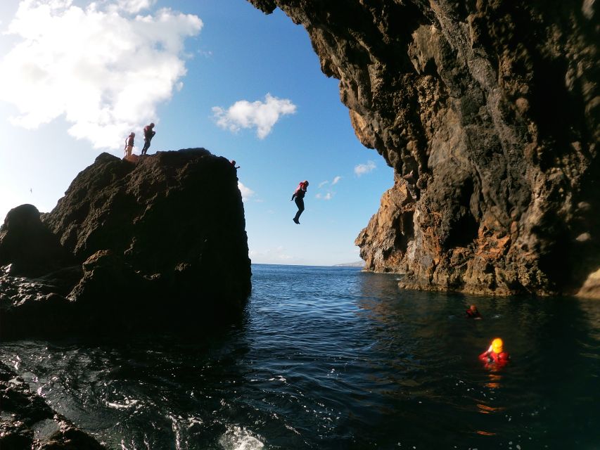 Madeira: Coasteering Tour - Cliff jumps from 1 to 15 meters, with a comfort-first approach