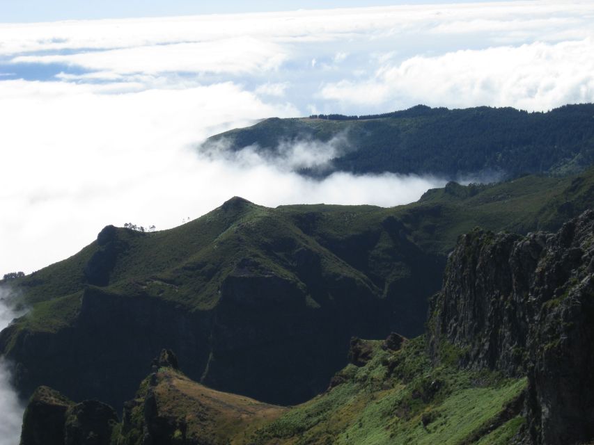 Madeira: Full-Day Pico Ruivo / Achada do Teixeira Walk - From pickup to Picarouto: the easy start that keeps your day fun