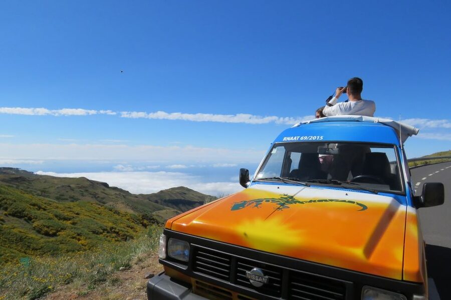 Madeira : Nun's Valleys and Pico Areeiro 4X4 Tour - From Funchal Hotel to Pico dos Barcelos: The 4x4 Start