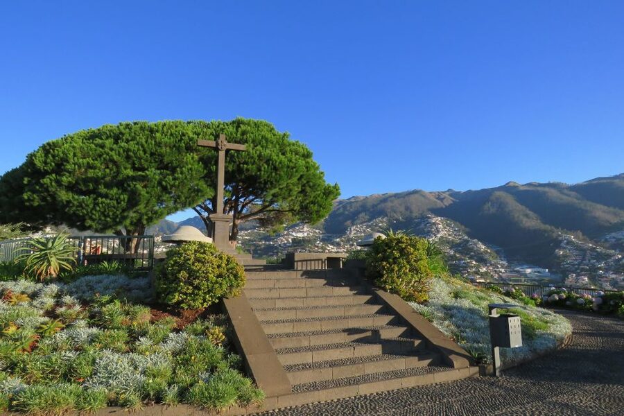 Madeira : Nun's Valleys and Pico Areeiro 4X4 Tour - Pico Areeiro at 1,818 m: Where the Island Opens Up