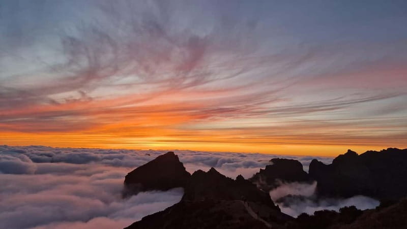 Madeira: Pico Arieiro Sunset with Stairway to Heaven Option - Ninho da Manta viewpoint: a short stop with real payoff