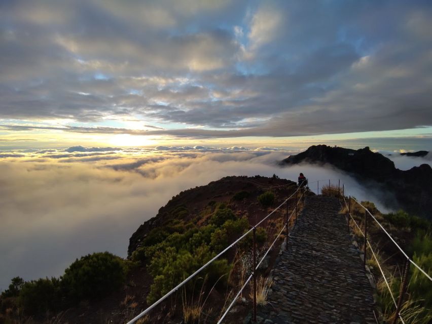 Madeira: Pico Ruivo Guided Sunrise Hike with Hotel Pickup - Climbing to Madeira’s highest peak: the 2.5 km, 260 m reality check