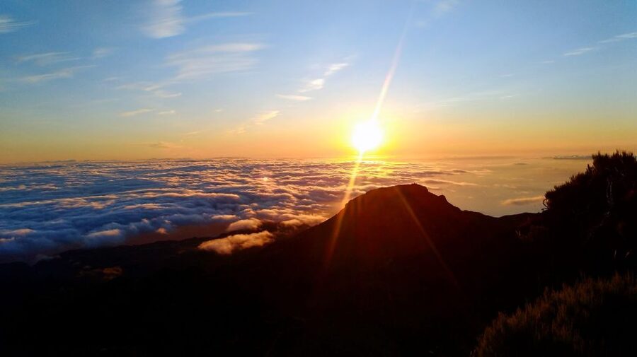 Madeira: Pico Ruivo Guided Sunrise Hike with Hotel Pickup - Hotel pickup and the drive to Achada do Teixeira (why logistics matter here)
