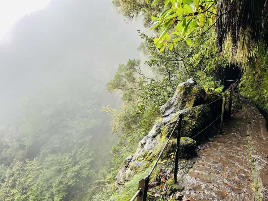 Madeira: PR 9 - Levada do Caldeirão Verde Hike Transfer - PR9.1 Caminho para Todos: the warm-up that teaches you the trail rules