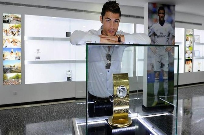 Madeira: Private Cristiano Ronaldo Tour with CR7 Museum - Photo spots, timing, and how to get the best pictures