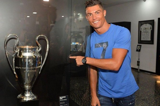 Madeira: Private Cristiano Ronaldo Tour with CR7 Museum - Meeting point and getting on board at the cruise pier