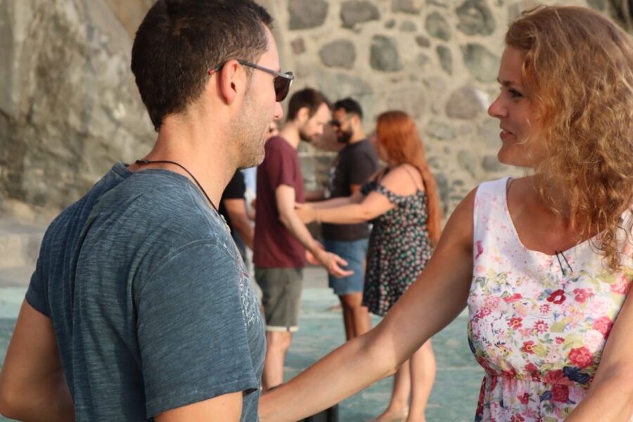 Madeira: Salsa and Bachata dance and discovery experience - Where you dance: open air near the Lido with sunset energy