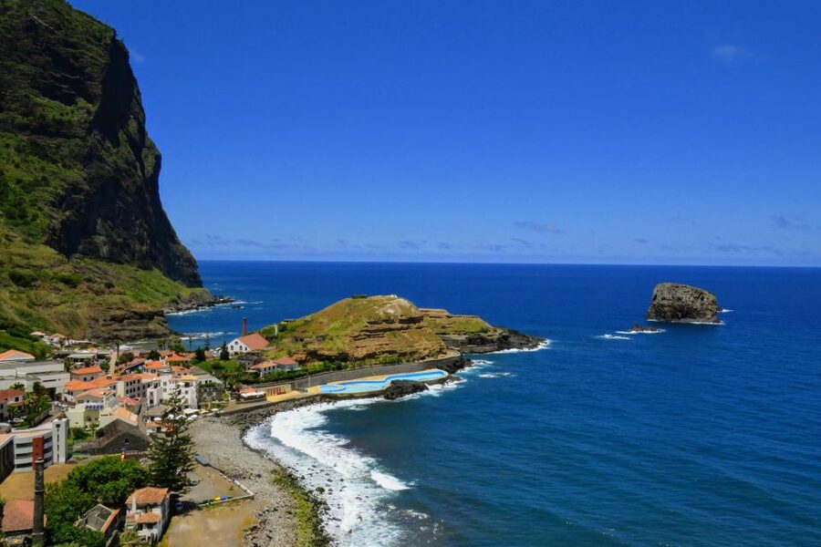 Madeira : Santana & Peaks full day tour by Open 4x4 - Santana triangular houses: why this village is more than a photo stop