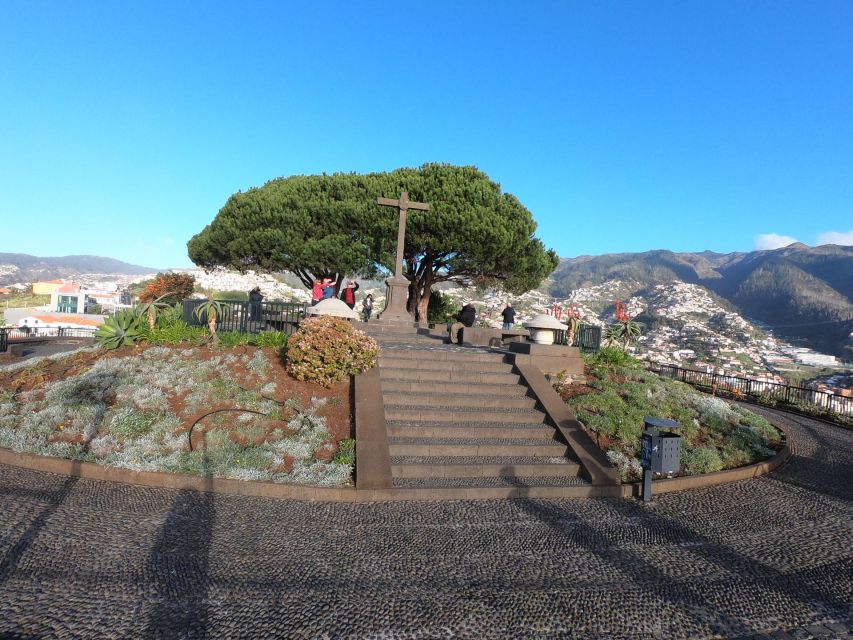 Madeira: Signature Wine Tasting, Skywalk & Nature Expedition - Cabo Girão Skywalk at 580 Meters, the Iconic Glass Moment