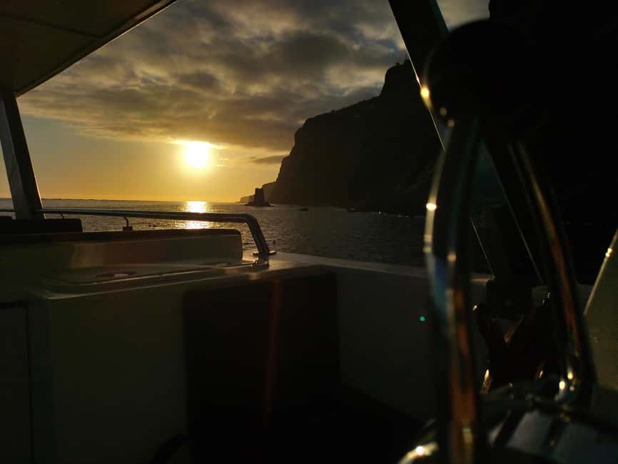 Madeira: Sunset Dinner Cruise - Getting to the dock, without losing your evening to transport