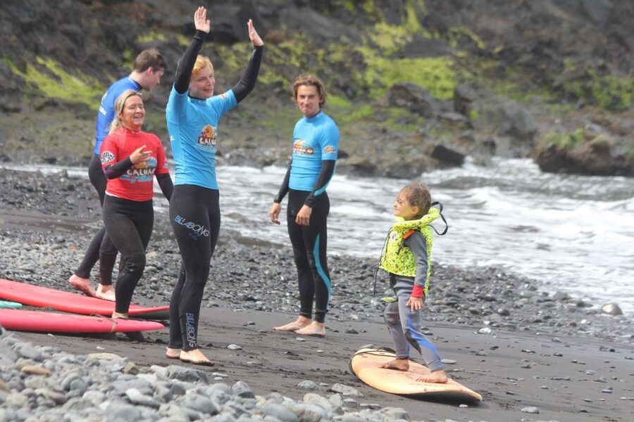 Madeira: Surf Lessons for All Levels - The 3-hour flow: meeting point, warm-up, 2 hours of surfing