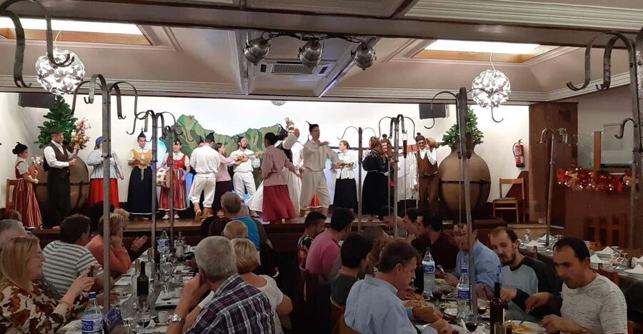 Madeira: Traditional Madeiran Dinner & Show - Drinks, plus the key rule about where they stay