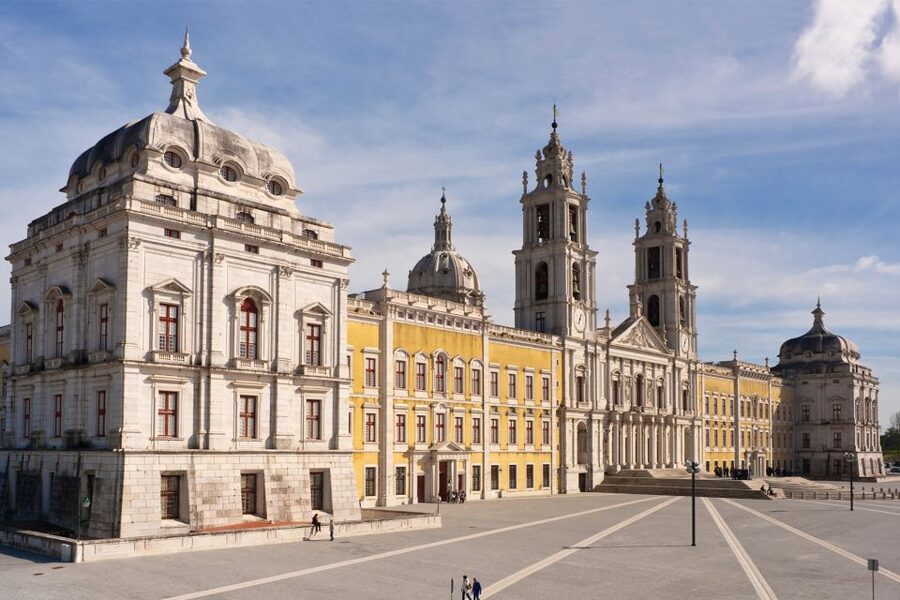 Mafra: National Palace of Mafra Entry Ticket - Showing your QR code: where to enter without wandering