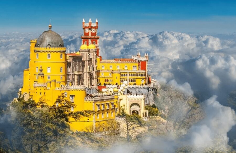 Magical Day Trip: Pena Palace, Sintra, CaboDa Roca & Cascais - Sintra Centre Pause: A Breather Between Palaces