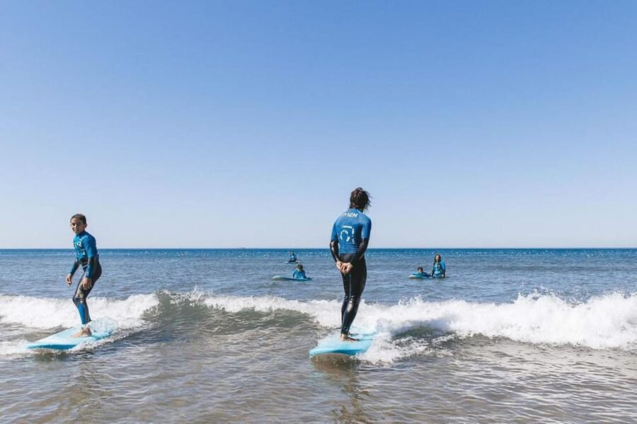 Matosinhos: Best surf Lesson with all equipment - The practical downsides: crowded water and time expectations