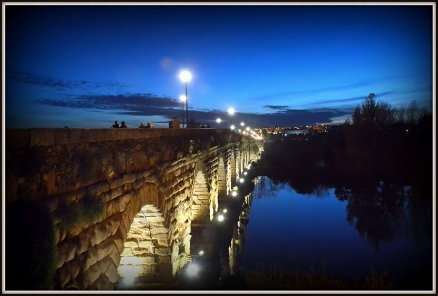 Merida: Legends and Mysteries Night Tour - Starting at the Méridas del Mundo park obelisk