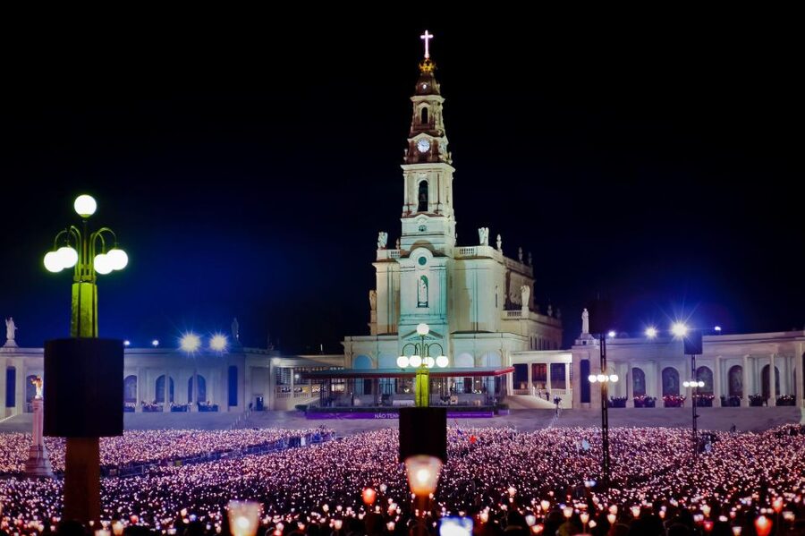 Night pilgrimage to Fatima with candle procession - What to bring and how to dress for a cold night ritual