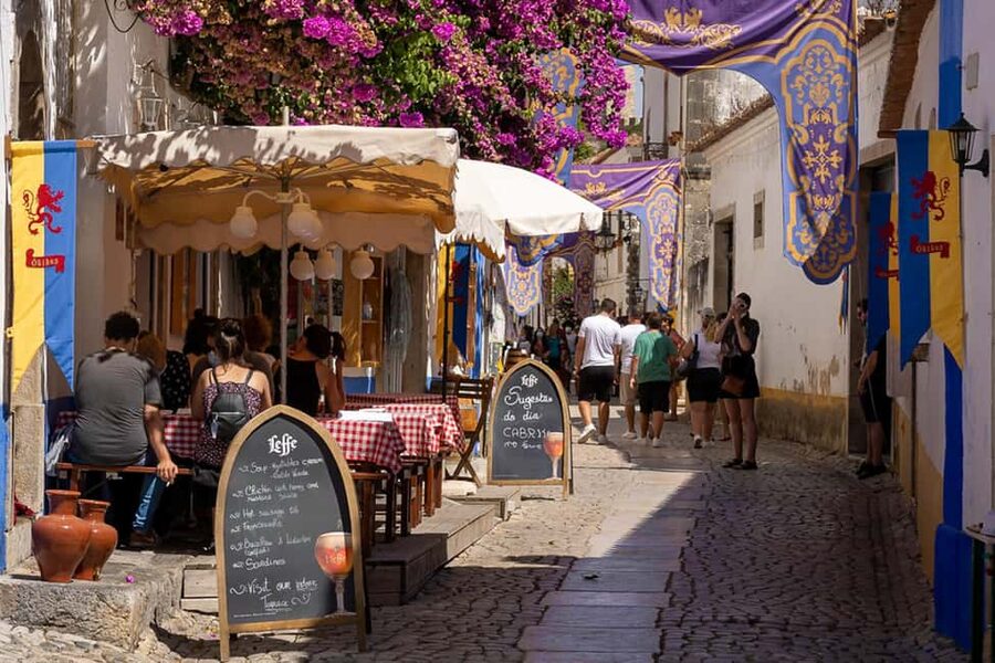 Óbidos: Private & Flexible Walking Tour in Medieval Town - Old Market area: a good pause before the churches