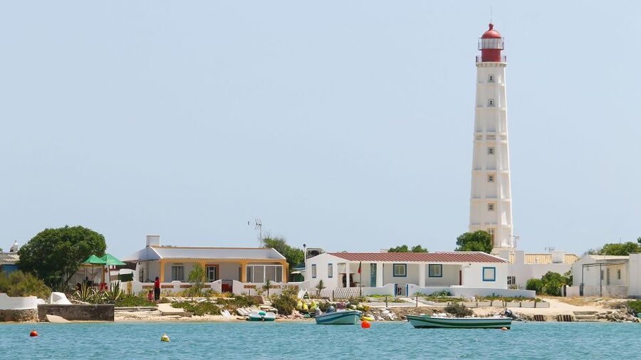 Olhão: 4-Hour Ria Formosa Islands Tour - Farol Island free time: Santa Maria Lighthouse and Farol Bar views