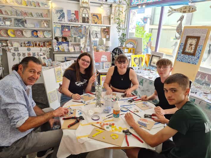 Olhão: Art Mosaic 2 hours Workshop by MosaicOlhão - Entering the Atelier-boutique MosaicOlhão