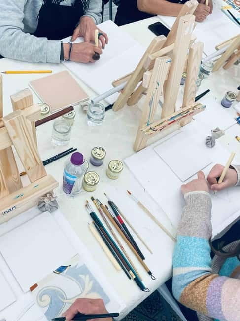 Paint your tile and create your unique piece in an art gallery in Lisbon - Key things to know before you paint