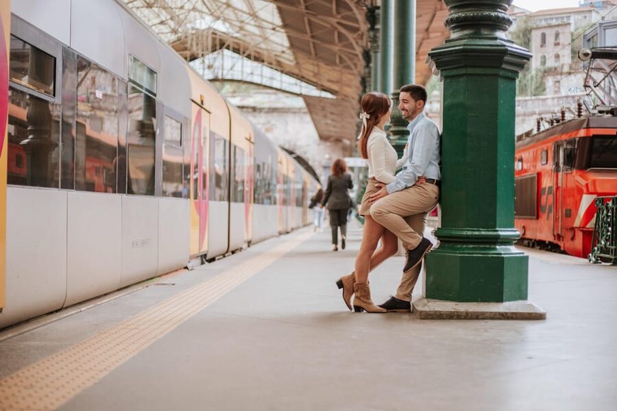 Photoshoot in Porto - Why this one-hour Porto couples photoshoot fits real travel time