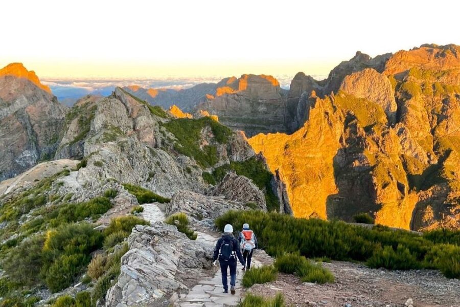 Pico Do Arieiro Pico Ruivo Sunrise or Morning Hike Transfers - Entering the Madeira High Country: Pico do Arieiro to Pico Ruivo at Sunrise